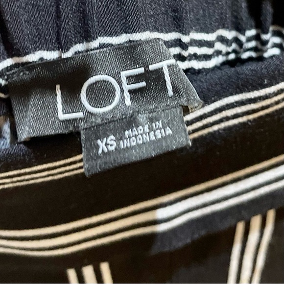 LOFT Fluid Black & White Striped Pull-On Wide Leg Pants - Picture 4 of 6
